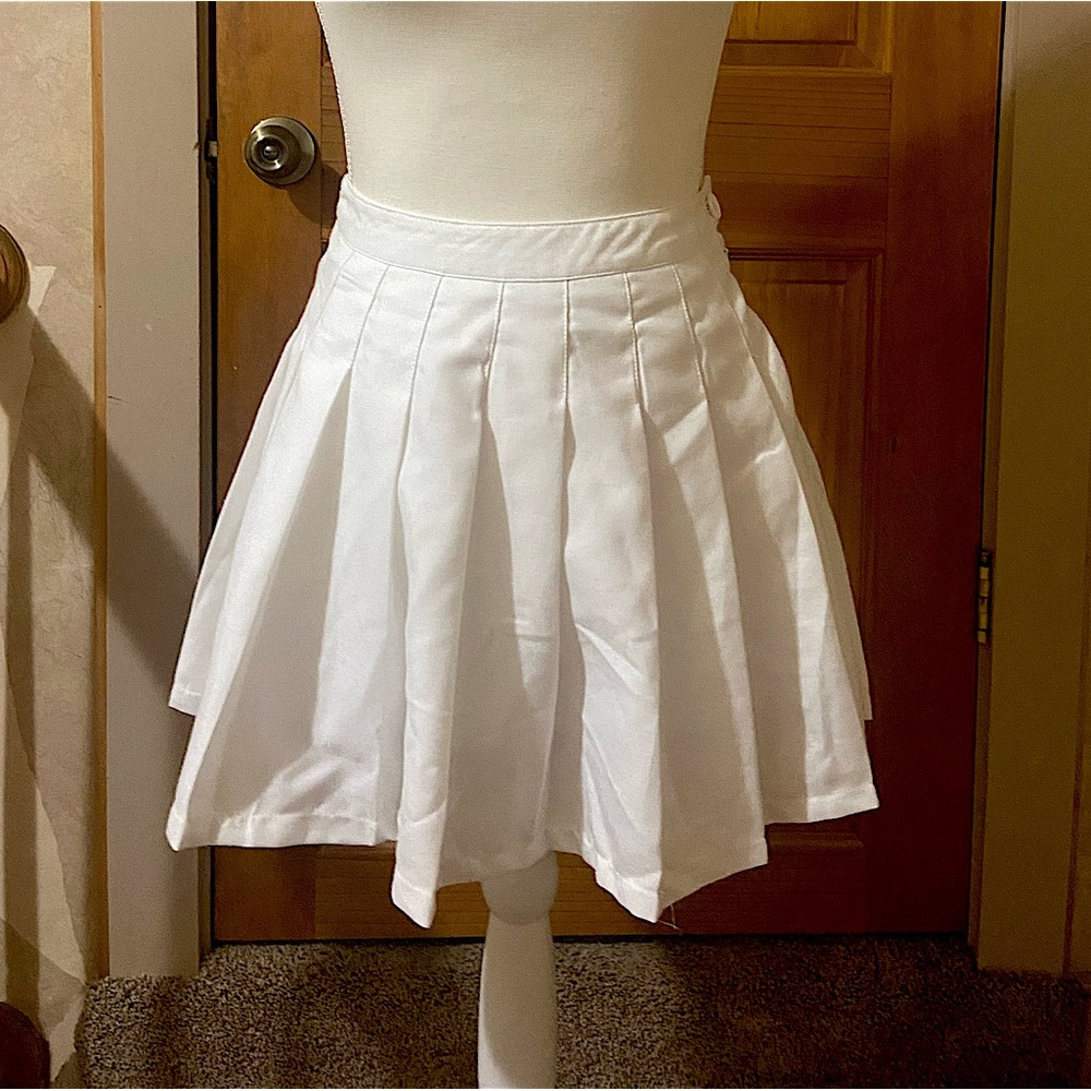 White pleated skirt WITH button up front and waistband #cutevibes!